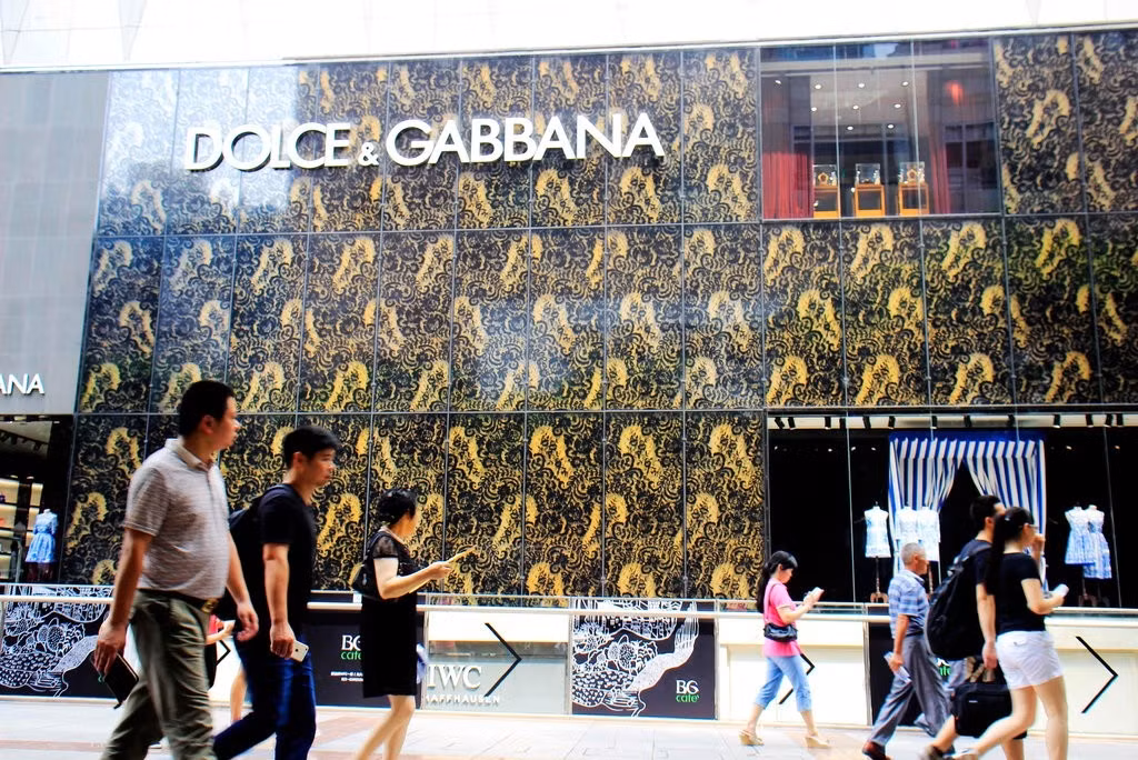 Có thể nói scandal này đã khiến cho công sức xây dựng hình ảnh của D&amp;G tại thị trường châu Á, đặc biệt là Trung Quốc trong suốt hàng chục năm nay gần như sụp đổ. Doanh thu của hãng theo đó cũng được dự đoán sẽ bị giảm mạnh trong thời gian tới. Nhất là trong bối cảnh các thương hiệu xa xỉ toàn cầu ngày càng phụ thuộc vào thị trường Trung Quốc để tăng trưởng.