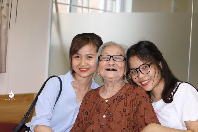 Các cụ sống rất hạnh phúc và yêu đời tại viện dưỡng lão.