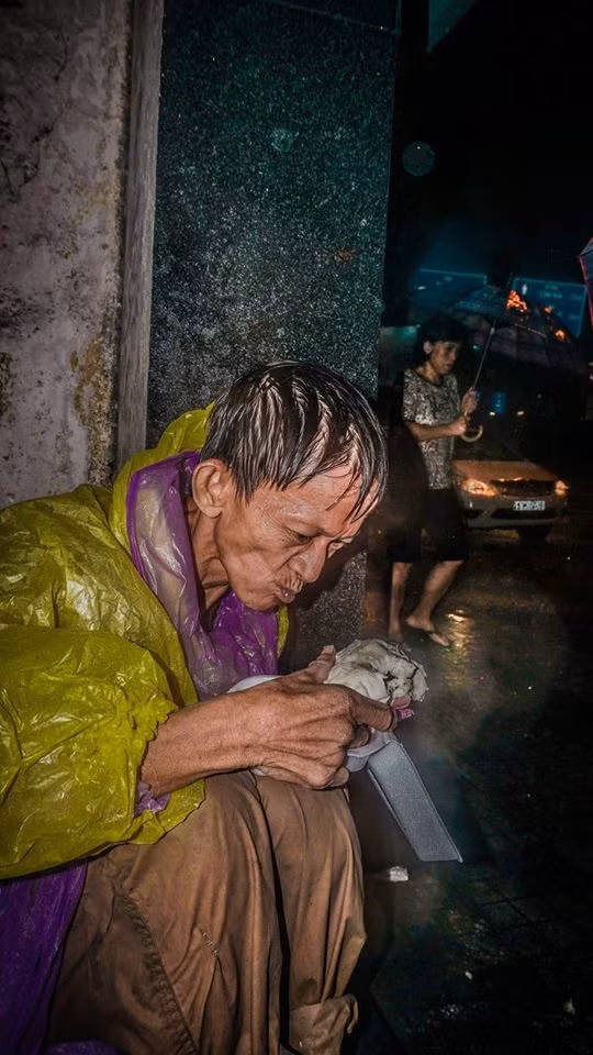 Bức ảnh được chụp tình cờ trên đường Phan Đăng Lưu, đoạn gần ngã tư Phú Nhuận.