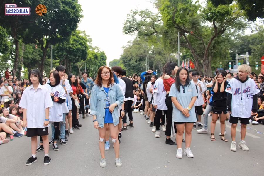 Phần thi nhảy Relay dance mới lạ và hấp dẫn.