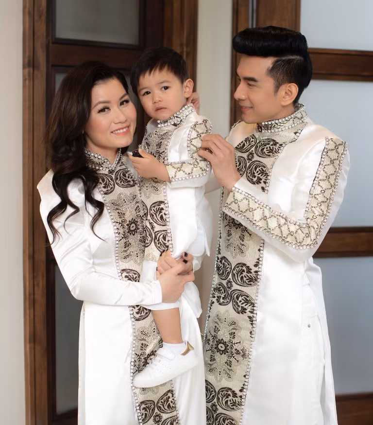 Hoạt đồng nhiều năm trong showbiz cho tới khi đã có gia đình, Đan Trường vẫn là một nghệ sĩ đắt show hàng đầu hiện nay.