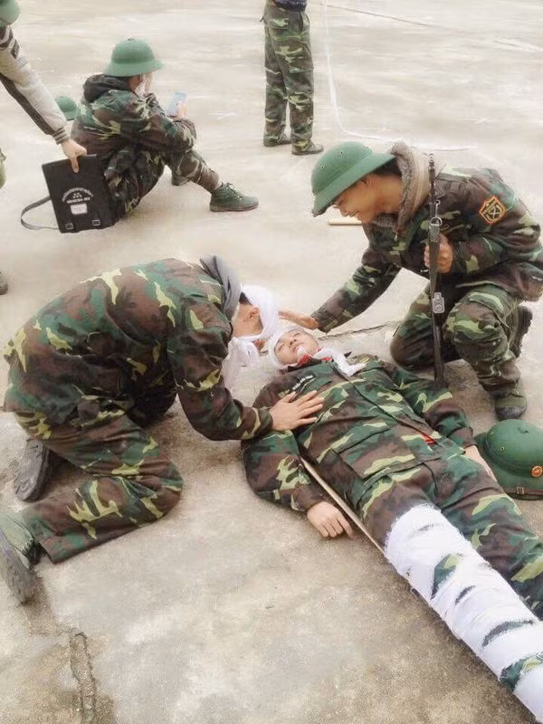 Vết thương băng bó sơ sài thế này, liệu có ổn không?