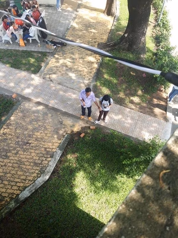 Ông bố nghèo nhưng giàu tình thương con.