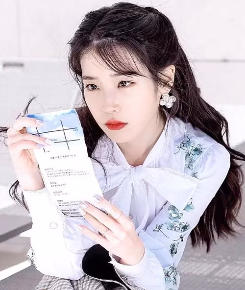 Sơ mi thắt nơ ở cổ sang trọng nhưng không bị 