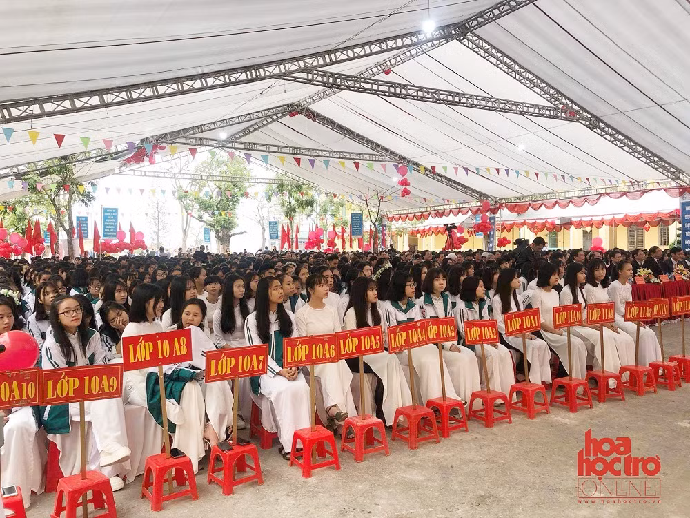 Toàn cảnh buổi lễ kỷ niệm 60 năm của teen trường THPT Lý Tự Trọng. Ảnh: Tuấn Linh
