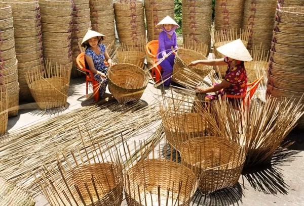 Đến đây đừng quên ghé thăm làng mây tre đan Bao La nhé!