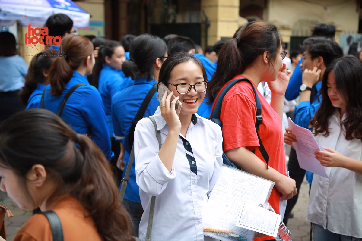 Dường như đây là cơ hội để các bạn ấy gỡ điểm cho những môn trước. (Ảnh: Trọng Tài) 