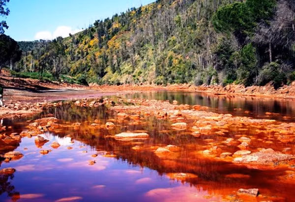 Dòng sông máu Rio Tinto, Tây Ban Nha.