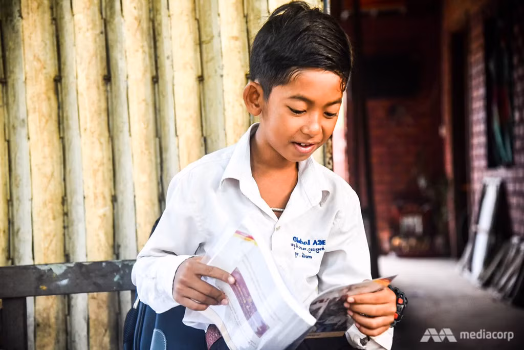 Cho đến khi Salik tốt nghiệp đại học, gia đình em sẽ không phải lo lắng về học phí như trước đây.