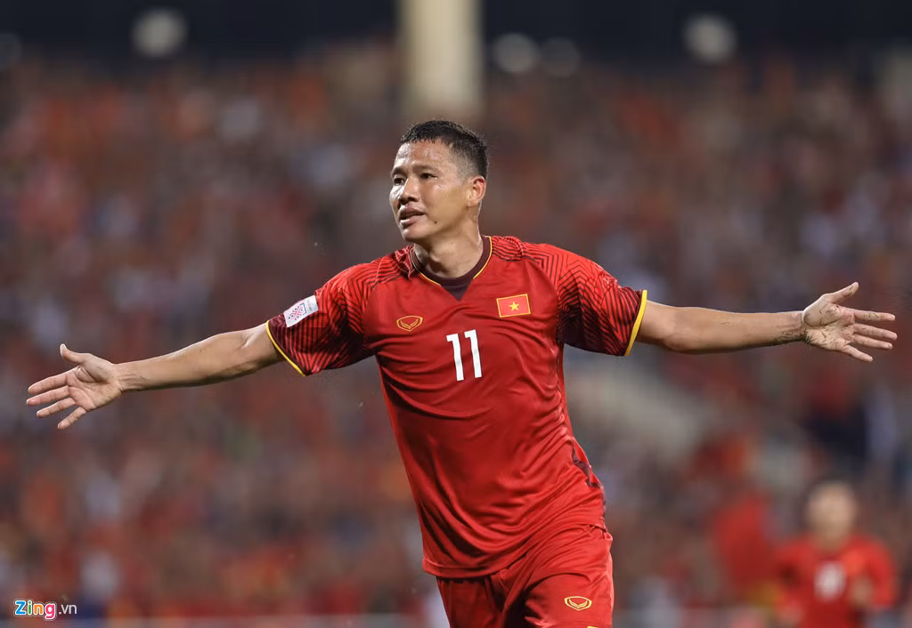 Lão tướng Anh Đức ăn mừng bàn thắng ấn định chiến thắng 2-0 cho ĐT Việt Nam. Ảnh: Minh Chiến.