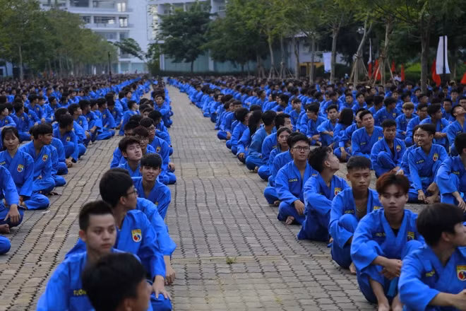 7.000 học sinh và sinh viên chờ biểu diễn xác lập kỷ lục Việt Nam.