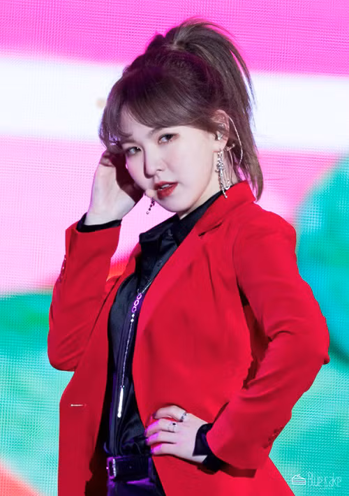Wendy (Red Velvet) cũng thuộc nhóm các cô gái xinh đẹp nhất khi buộc tóc đuôi ngựa, nhìn năng động mà vẫn nữ tính.
