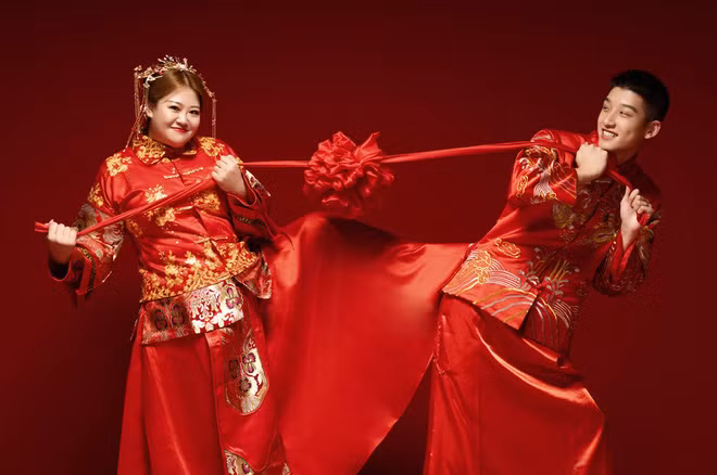 "Mặc dù anh rất đáng ghét, nhưng em vẫn muốn được đồng hành cùng đến thật nhiều thành phố xa lạ nữa".