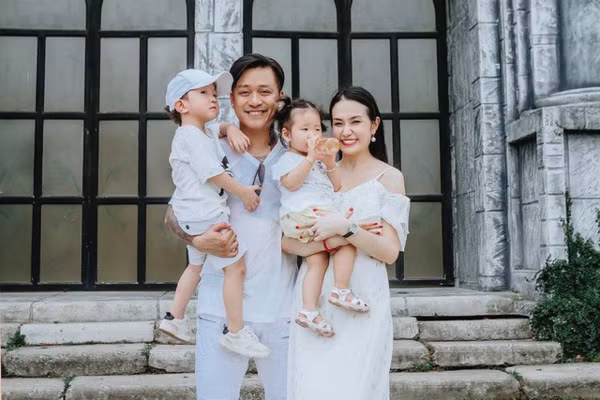 Gia đình hạnh phúc của Tuấn Hưng.