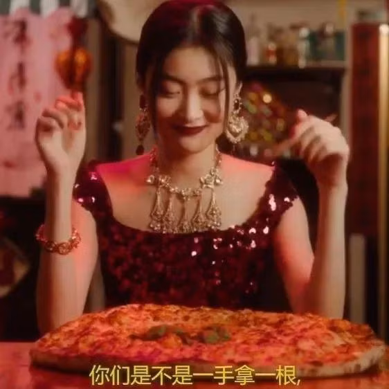 Nữ người mẫu xuất hiện trong đoạn quảng cáo của D&amp;G bị truy lùng.