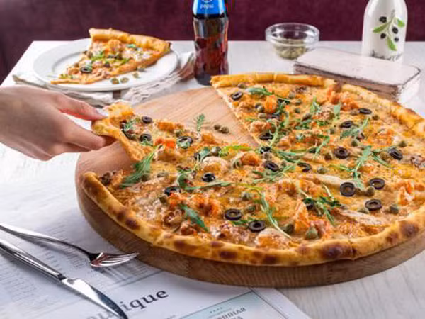 Không sử dụng điện thoại trong bữa ăn, thực khách sẽ nhận được pizza cỡ lớn miễn phí