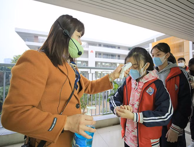 Nếu địa phương không có dịch, trường lớp được khử trùng, vệ sinh và chuẩn bị đầy đủ các điều kiện phòng chống dịch bệnh thì học sinh có thể đi học lại bình thường. Ảnh minh họa: An Ninh Thủ Đô.
