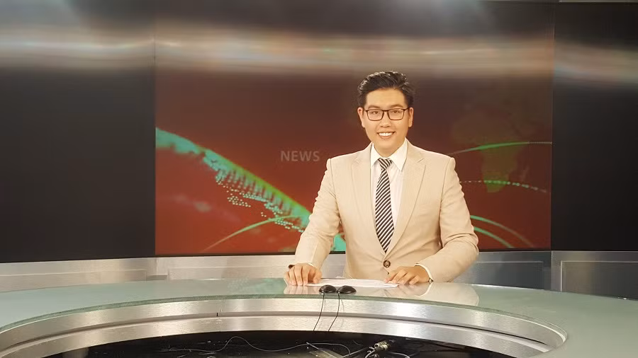 Con đường trở thành MC song ngữ "đắt sô" của chàng trai được yêu thích nhất Cầu Vồng 2013 ảnh 1