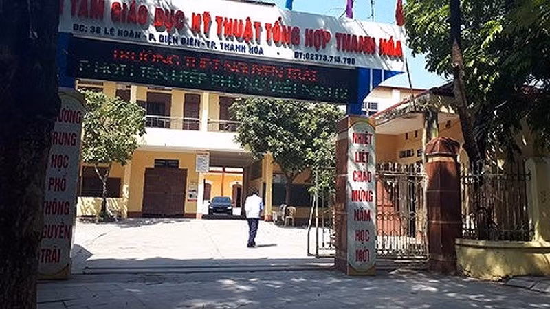 Hiệu trưởng Trường THPT Nguyễn Trãi (Thanh Hóa) xin rút kinh nghiệm, tự kiểm điểm sâu sắc sau khi ký quyết định đuổi học với nhóm học sinh chưa đúng.