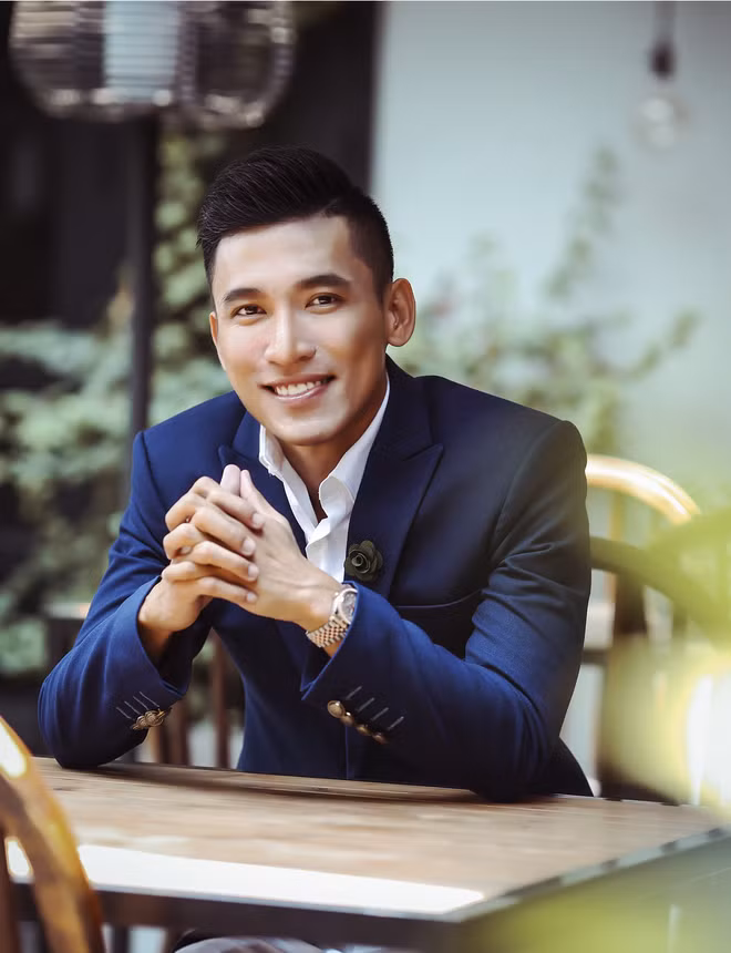 "Soái ca" chương trình "Vì yêu mà đến" bất ngờ bị nhiều người tố cáo lừa đảo? ảnh 1