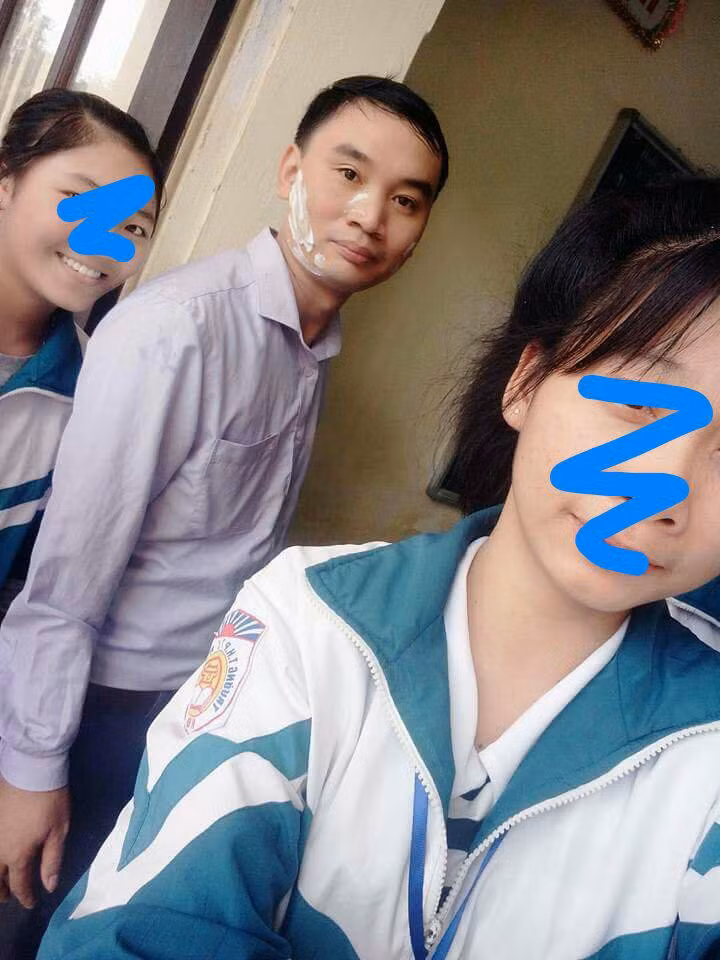 Chân dung thầy giáo siêu đáng yêu này.