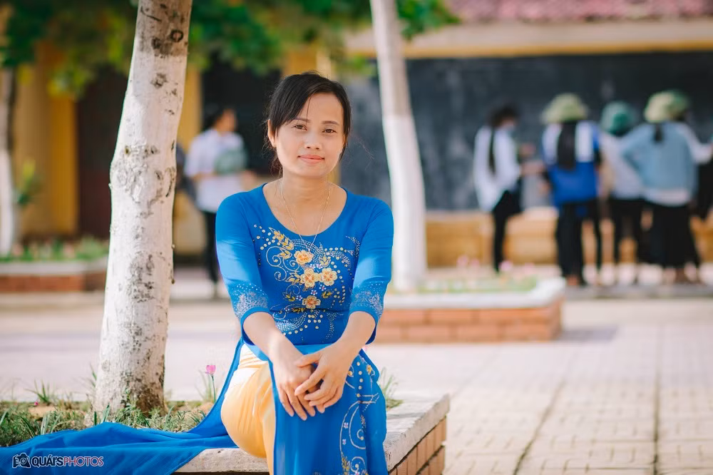 Cô giáo dạy Văn của tôi - Cô Mỹ Nghĩa - người đã định hình cho niềm đam mê được viết của tôi ngay từ những ngày đầu