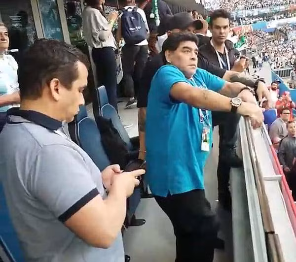 Maradona trông có vẻ không được khỏe.