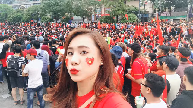 Diễn viên Hồ Bích Trâm kêu gọi mọi người “nhuộm đỏ” từ ngoài đường lên tới mạng xã hội.
