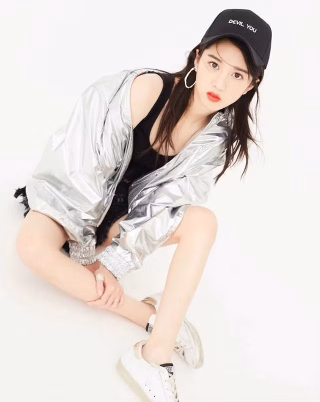 Xinh đẹp, dễ thương, cao ráo, học giỏi, hát hay, diễn phim siêu, đàn piano đỉnh... là tất cả những gì người ta nhắc đến Eleanor Lee.