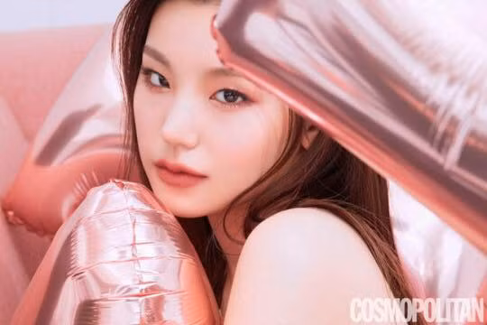 Thần thái sắc sảo của Yeji khiến nhiều người không tin cô nàng là idol mới debut.