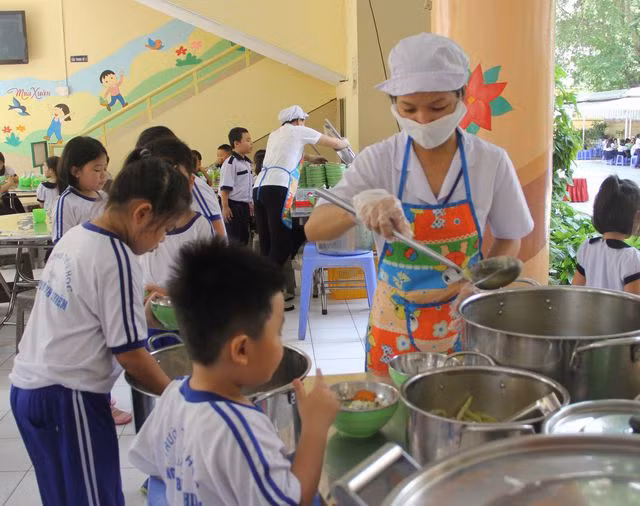 Nhiều trẻ gặp khó khăn trong sinh hoạt khi bước vào lớp 1. Ảnh: minh họa.
