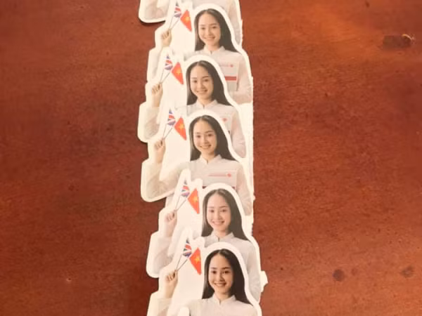 Hoặc một hàng dọc tập hợp ngay ngắn