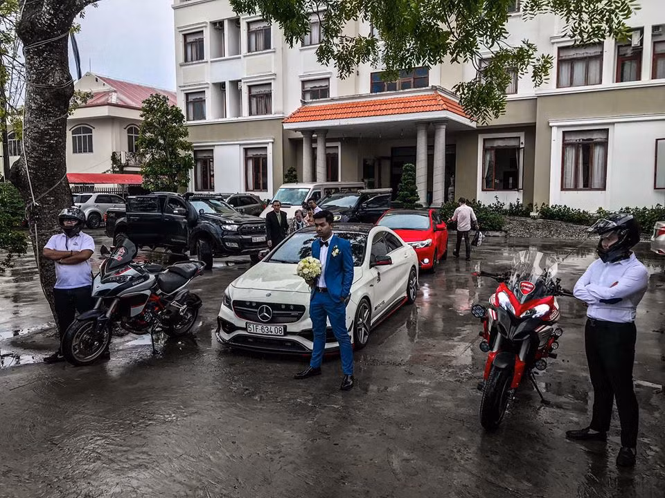Anh chàng khá bảnh bao trong buổi lễ đám hỏi.