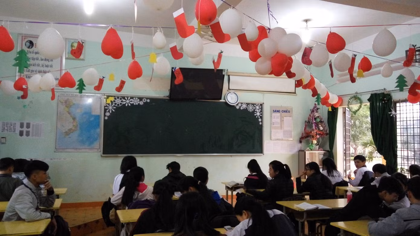 Các bạn teen THPT Nguyễn Huệ ( Đắk Lắk) đã biến lớp học nhàm chán thường ngày trở nên ấn tượng hơn bao giờ hết. (Ảnh: Nguyễn Trung Kiên)