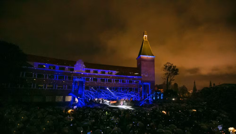 Hà Anh Tuấn xúc động hát tặng fan mất vì bệnh tim trong concert tại Đà Lạt ảnh 1