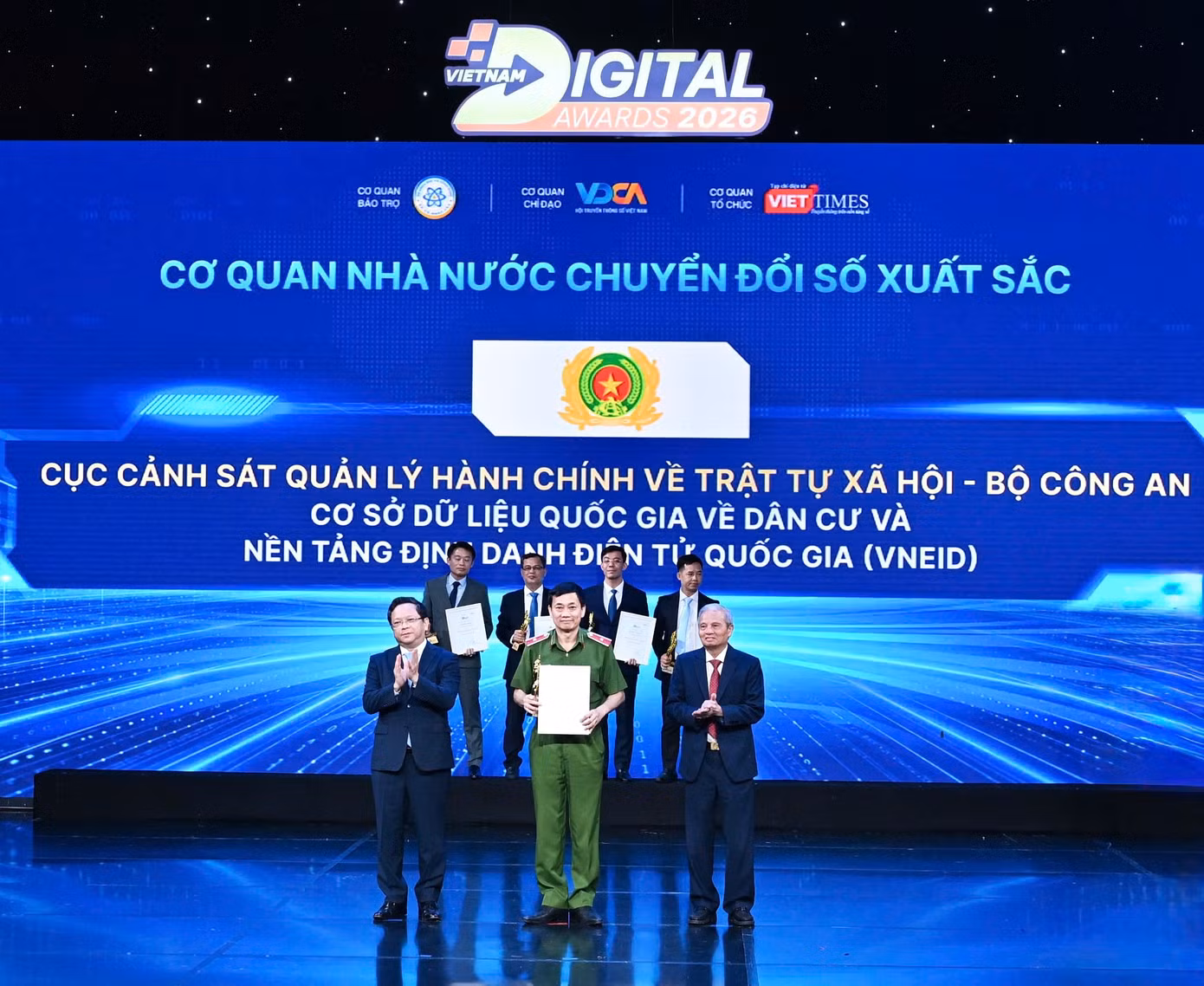 vinh-danh-g1.jpg