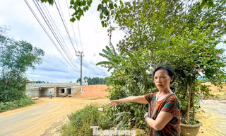 Đà Nẵng: Khổ vì thi công cao tốc khiến nước, bùn đất tràn vào nhà
