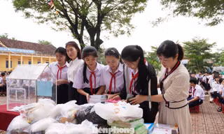 Xúc động lời nhắn của học sinh Quảng Ngãi gửi bạn vùng lũ