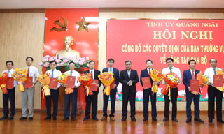 Công bố nhiều quyết định về điều động, luân chuyển cán bộ ở Quảng Ngãi
