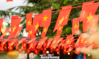 Những khoảng trời rực sắc cờ đỏ mừng Tết Độc lập