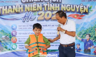 Áo xanh mang 'lá chắn' kỹ năng đến với trẻ em vùng núi Đà Nẵng