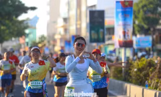 Những ‘bóng hồng’ trên đường chạy Tiền Phong Marathon 2026