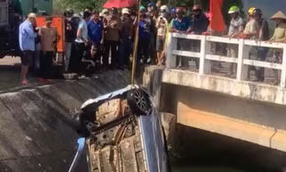 Thông tin mới vụ phát hiện 2 thi thể cùng ô tô dưới kênh ở Gia Lai