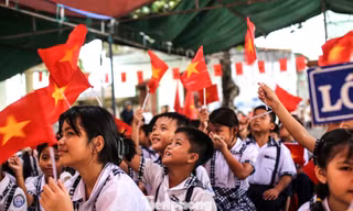 Xúc động lễ khai giảng giữa biển khơi Gia Lai 