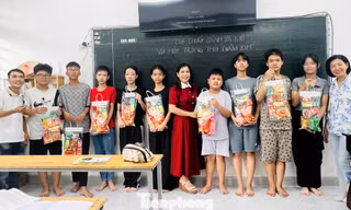 Cô giáo 27 năm gieo chữ miễn phí giúp học sinh nghèo Đà Nẵng