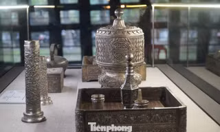 Tận thấy hơn 100 hiện vật thời Nguyễn quy tụ tại Huế
