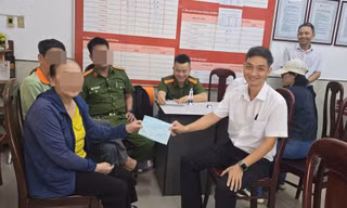 Người phụ nữ ôm tiền đến ngân hàng sau khi nghe điện thoại xưng công an điều tra rửa tiền