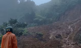 Mưa lớn ở Đà Nẵng: Một người mất tích do lật ghe, xuất hiện sạt lở ở xã miền núi