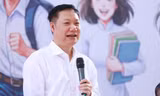 GS.TS Nguyễn Tiến Thảo trao đổi thông tin tuyển sinh ĐH năm 2026 với thí sinh Ảnh: ĐĂNG KHOA 