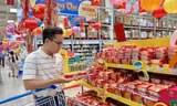 Bánh trung thu vào mùa, người dân nên tìm nơi uy tín, sản phẩm có thương hiệu để đảm bảo an toàn ảnh: U.P 